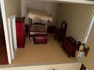 Casa de muñecas de madera