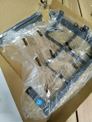 Appendiabiti da parete VASAGLE con barra e ganci