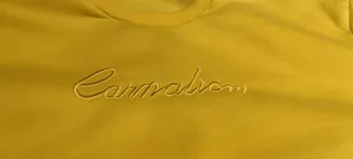 Sudadera amarilla con bordado