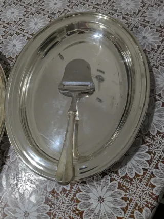 Vassoio da portata in metallo argentato