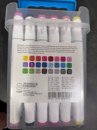 Libro para acer comic y set pequeño de retuladores