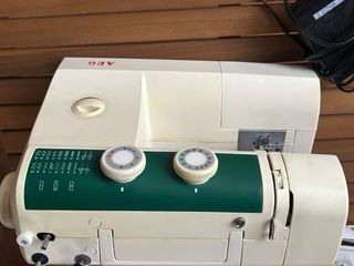 Máquina de coser AEG
