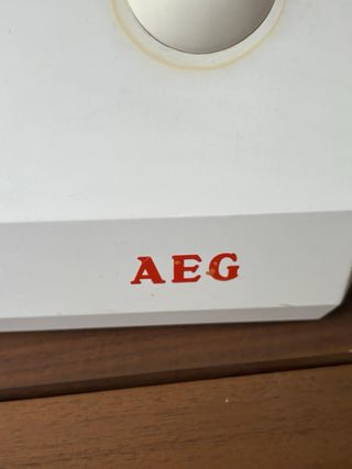 Máquina de coser AEG
