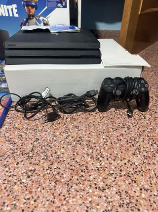 PS4 Pro 1TB Fortnite + 9 Giochi + Controller