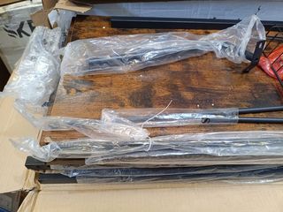 VASAGLE Estantería de Cocina, Soporte para Panadería, Isla de Cocina con Tira Magnética de Cuchillo, Cesta de Alambre, Soporte de Papel, 12 Ganchos, Marrón Rústico y Negro KKS026B01