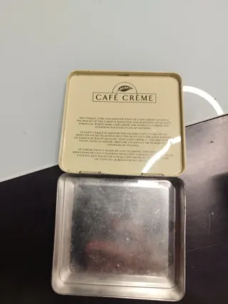 Lote 2 Cajas Metálicas: Café Crème y Cherry Drops