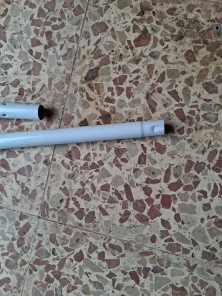 Appendiabiti da terra in metallo bianco