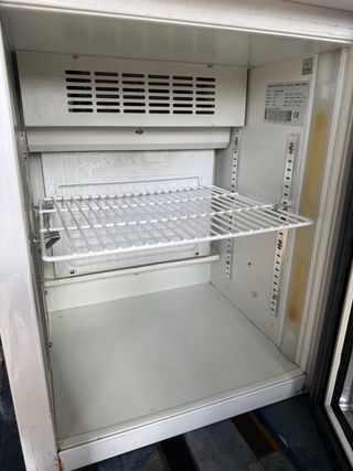 Nevera Swell con puerta de cristal