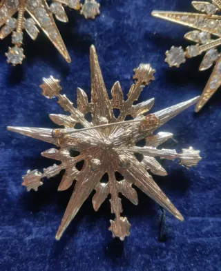 3 Broches Estrella Dorados con Brillantes