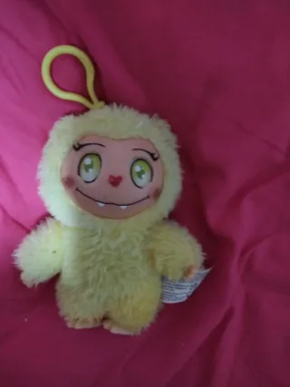Labubu amarillo peluche llavero