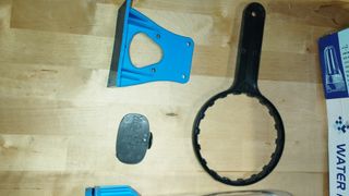 Filtro de agua con llave y soporte