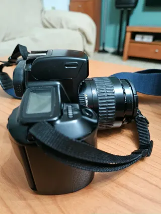 Cámara Canon EOS 1000FN + Lente EF 35-80mm