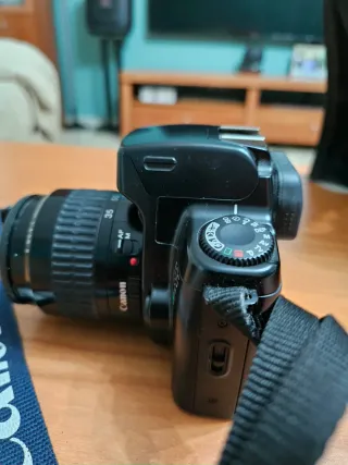 Cámara Canon EOS 1000FN + Lente EF 35-80mm