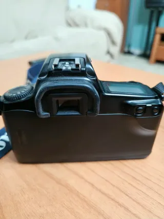 Cámara Canon EOS 1000FN + Lente EF 35-80mm