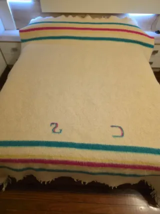 Manta de lana beige con rayas