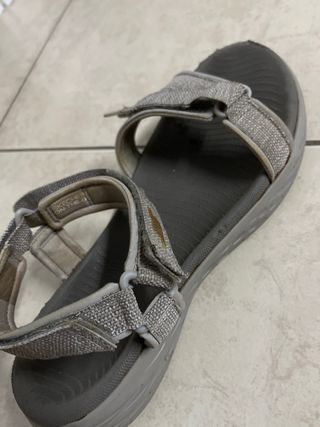 Sandalias grises para mujer