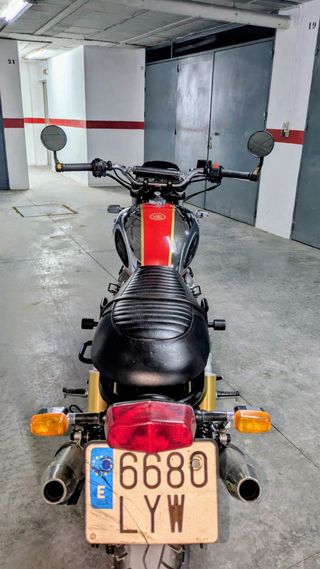 Royal Enfield Interceptor 650 - Moto Naked