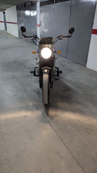 Royal Enfield Interceptor 650 - Moto Naked