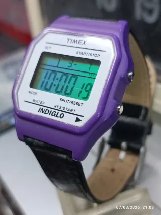 Reloj Timex Digital Morado y Negro