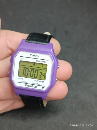 Reloj Timex Digital Morado y Negro