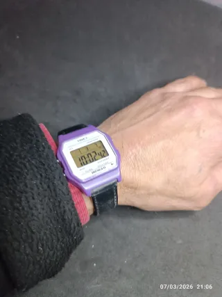 Reloj Timex Digital Morado y Negro
