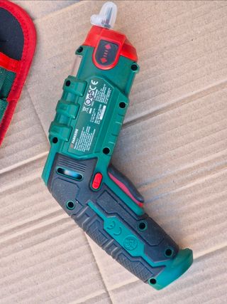 Atornilladora recargable con puntas intercambiable