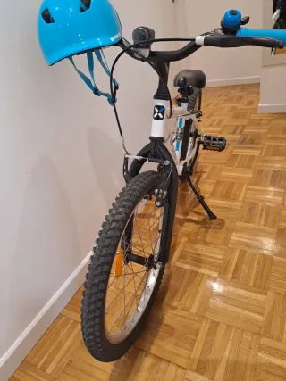 Bicicleta infantil B'TWIN blanca, se regala casco