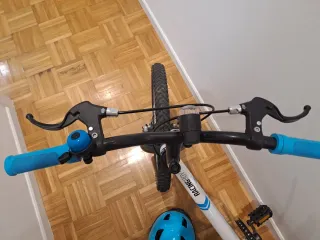 Bicicleta infantil B'TWIN blanca, se regala casco