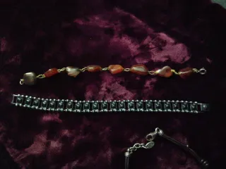 Pulseras plata, piedras y cuero