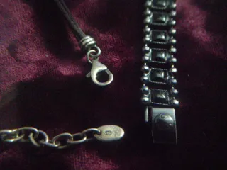 Pulseras plata, piedras y cuero