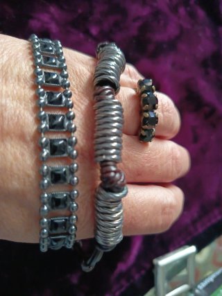 Pulseras plata, piedras, cuero anillo