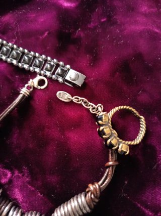 Pulseras plata, piedras, cuero anillo