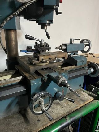 Torno de sobremesa con fresadora