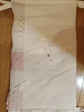 Cubre cuna con diseño de conejito
