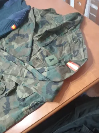 Traje militar camuflajenum38 Impecable 3 pieza