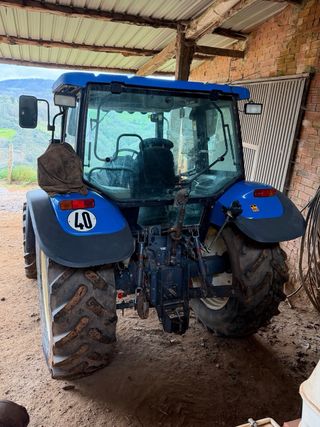 Lote maquinaria: Tractor New Holland TL90