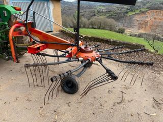 Lote maquinaria: Tractor New Holland TL90