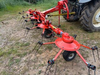 Lote maquinaria: Tractor New Holland TL90
