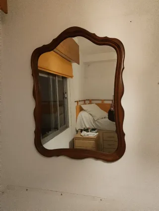 Espejo de madera maziza lacasa con marco decorativ