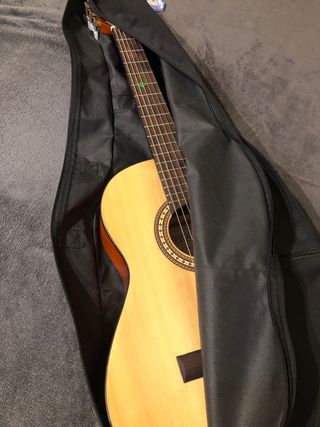 Guitarra infantil con funda