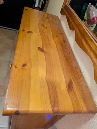 Recibidor de madera con espejo