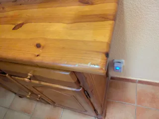 Recibidor de madera con espejo