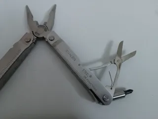 Herramienta Multiusos Plegable Valleman