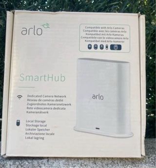 Cámara Arlo Essential Spotlight Wi-Fi