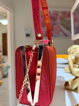 Bolso de fiesta rojo y dorado