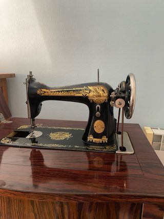 Máquina de coser antigua SINGER