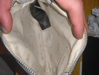 Mala Guess tira colo bege/cinza