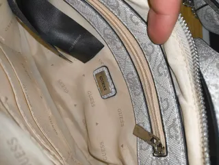 Mala Guess tira colo bege/cinza