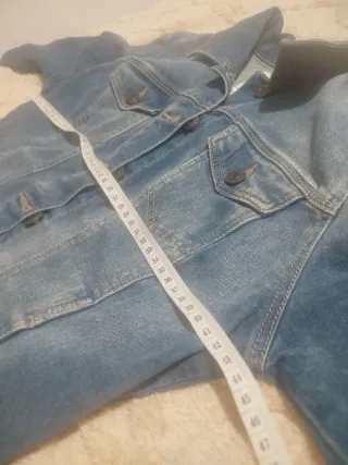 Chaqueta vaquera Bershka azul talla M