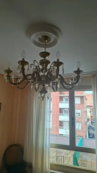 Lámpara de techo dorada con cristales